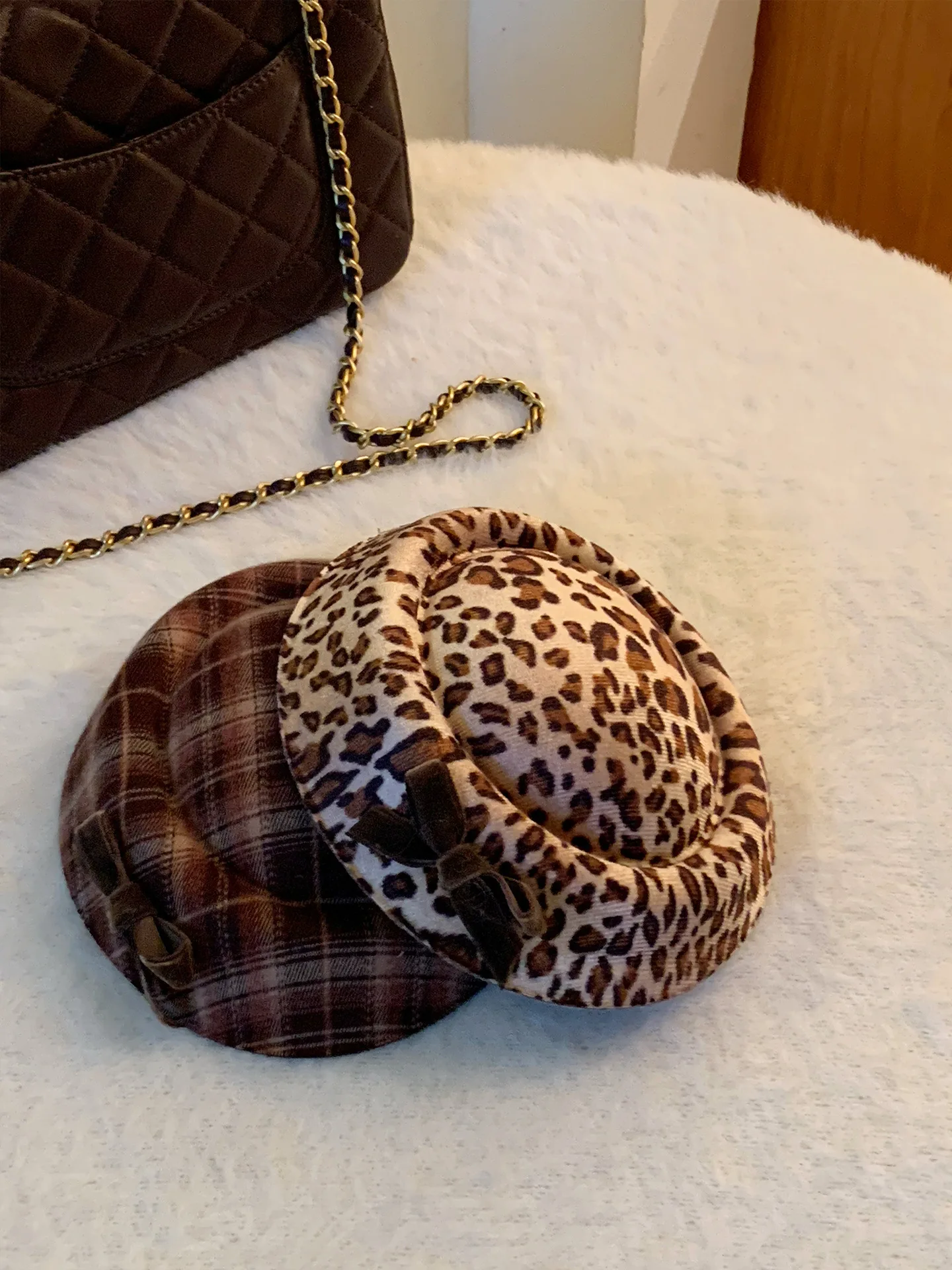 1 Stück Vintage-Haarspange aus Satin mit Leopardenmuster und Schleife, Dekoration, französischer Seitenclip für Damen, eleganter Stil – Detail 1