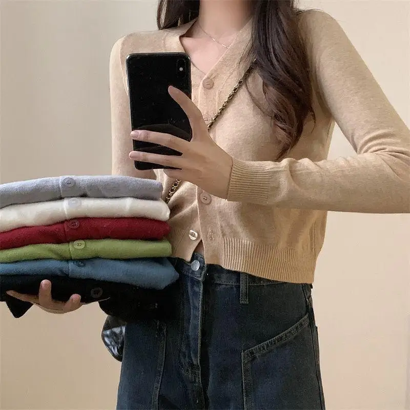 Femmes automne hiver à manches longues recadrée pull 2025 ample solide Cardigan mode tricoté femme vêtements doux col en v hauts courts
