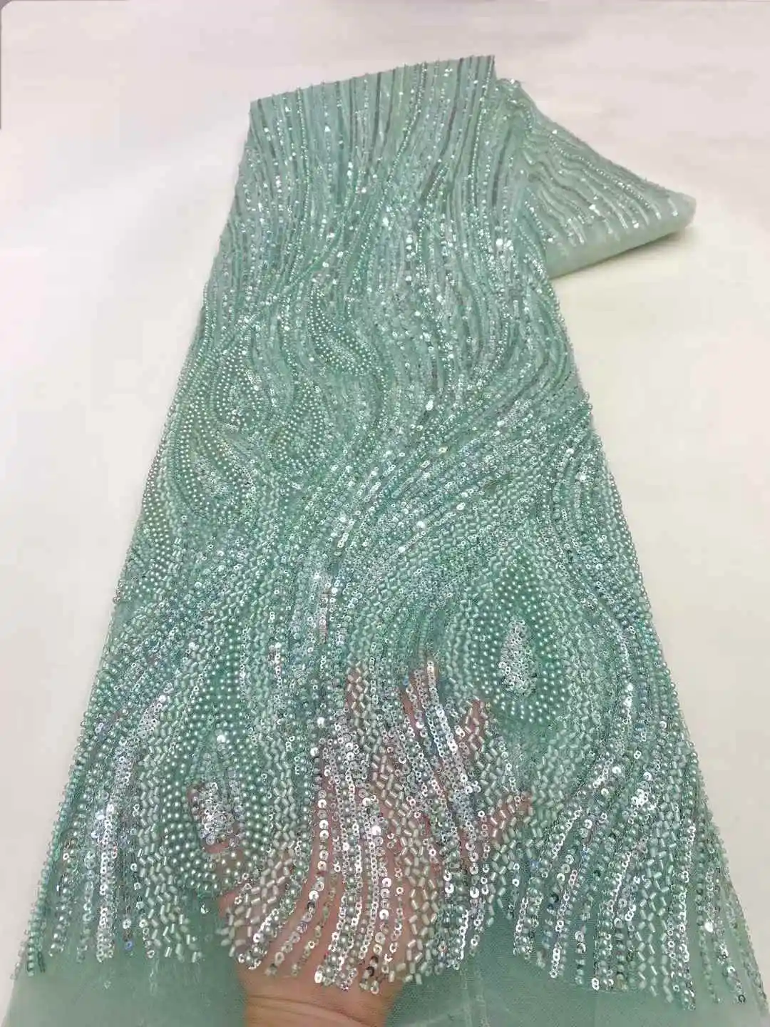 Tessuto di pizzo con perline a mano di lusso Tessuto da sposa Tessuti da sposa di fascia alta Perline di paillettes nigeriane francesi ricamate su tulle 5 metri