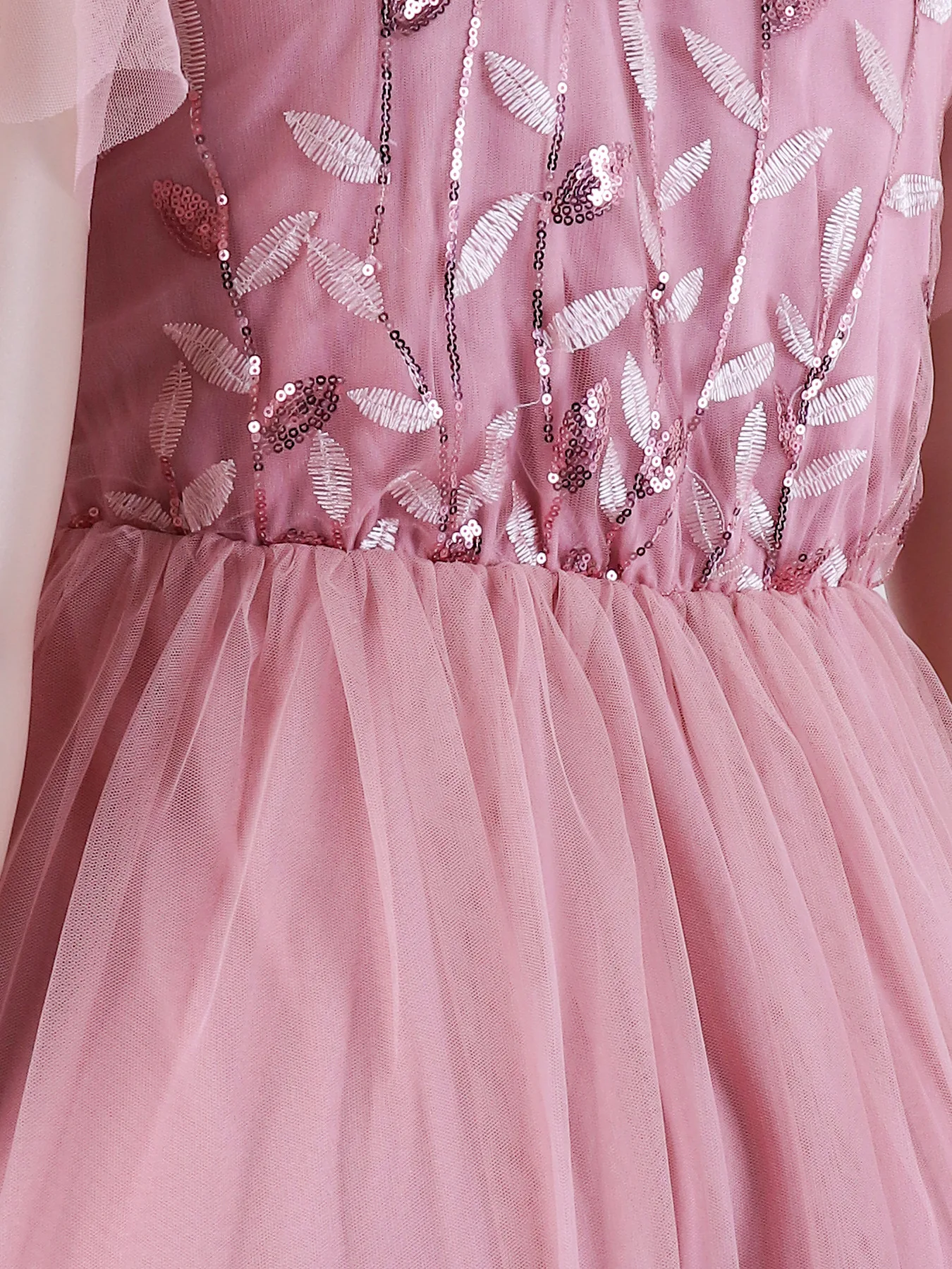 فستان سهرة رسمي طويل أنيق برقبة على شكل حرف V وأكمام قصيرة باللون الوردي