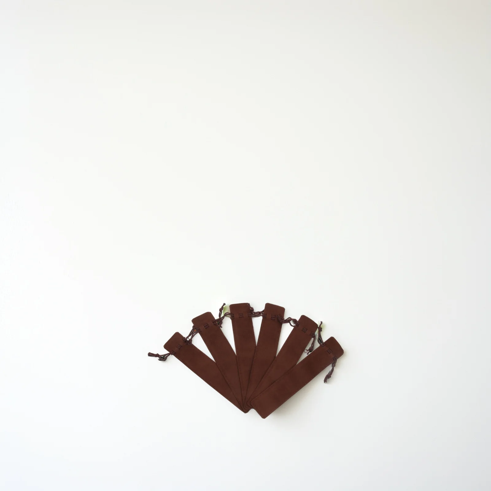 

15Pcs Anti-Scratch Pen Bag Premium Lint Fabric with Drawstring Secure Single Pen Holder Ideal Gift Packaging Solution