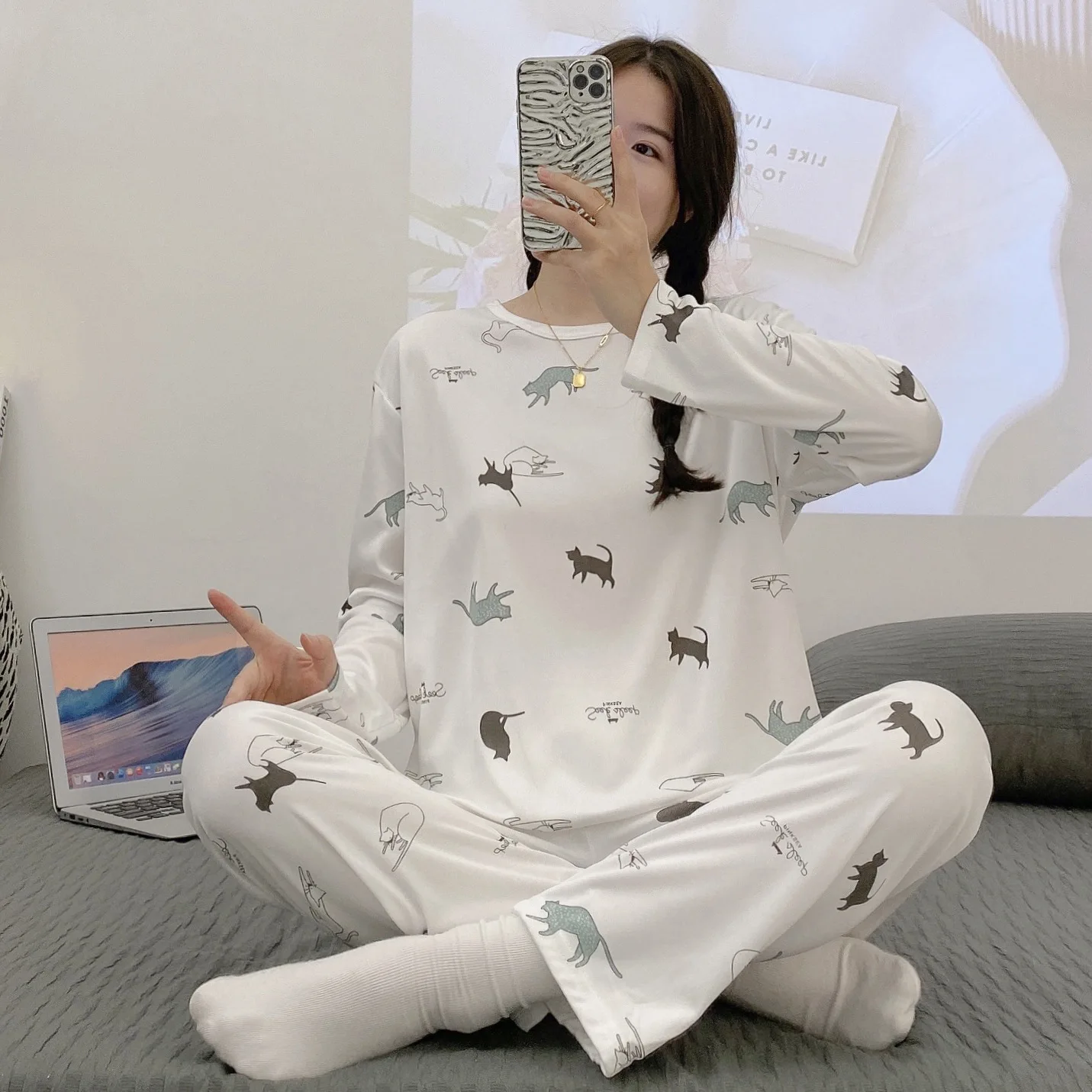 Two-piece women\'s new spring and autumn long-sleeved trousers loose casual O-neck pyjamas home wear can be worn outside the suit