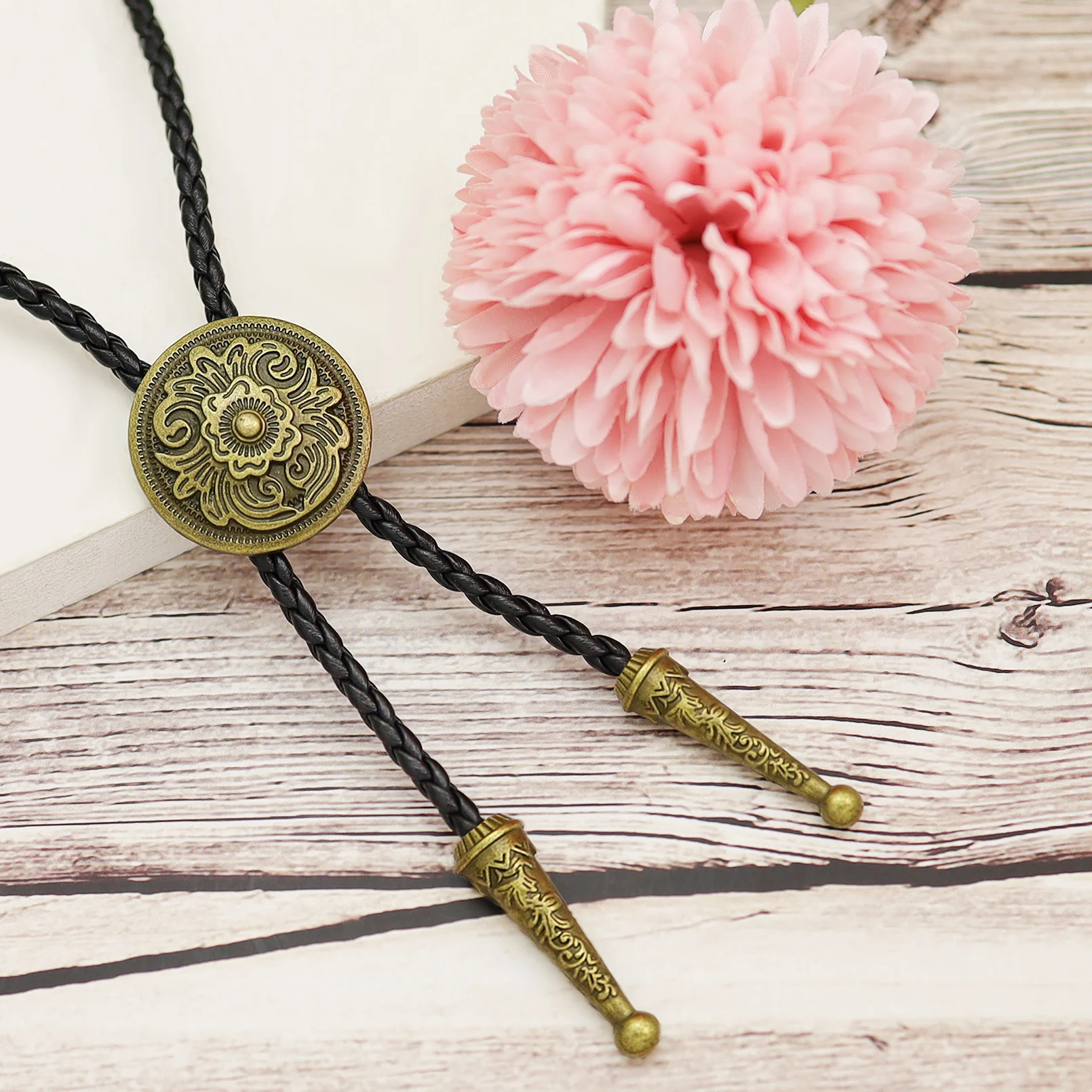 Vintage Western Cowboy Bolo Krawatte Schnitzerei Krawatte Punk Halskette Kostüm Zubehör Männer Frauen Leder Seil Bola Krawatte Schmuck Geschenk – Detail 3