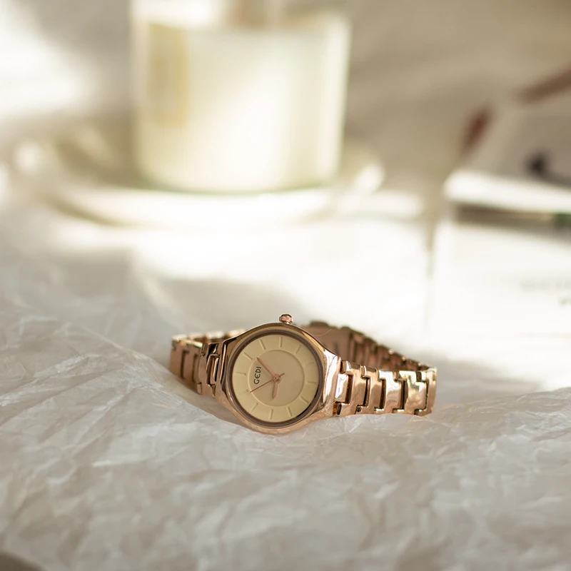 

Champagne-Colored Small Dial Women'S WatchElegant Simple Retro Light Luxury Fashionable Exquisite VersatileTrendy Women'S Watch.