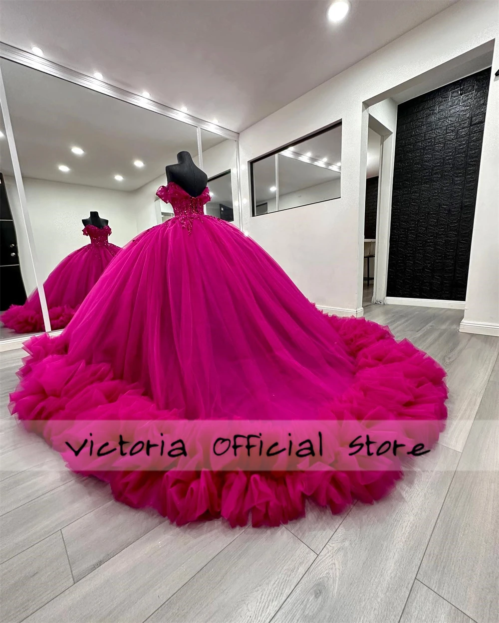 Dark Pink Ruched Train Off The Shoulder Sweetheart Quinceanera Dress Ball Gown Mexican Sweet Sixteen Dress Wedding Gowns Corset