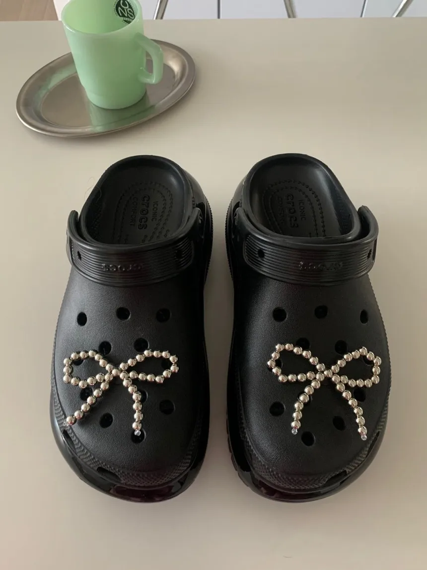 Korean niche design new fashion creative cute silver pearl bow Crocs Accessories Accessories Beaded shoes flower shoe buckle