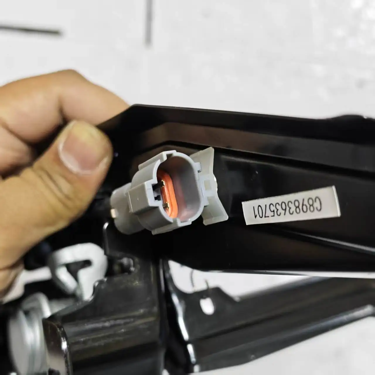 8983635701 Replacement hood lock for Qingling Isuzu D-MAX 2021 2022 2023 hood lock assembly