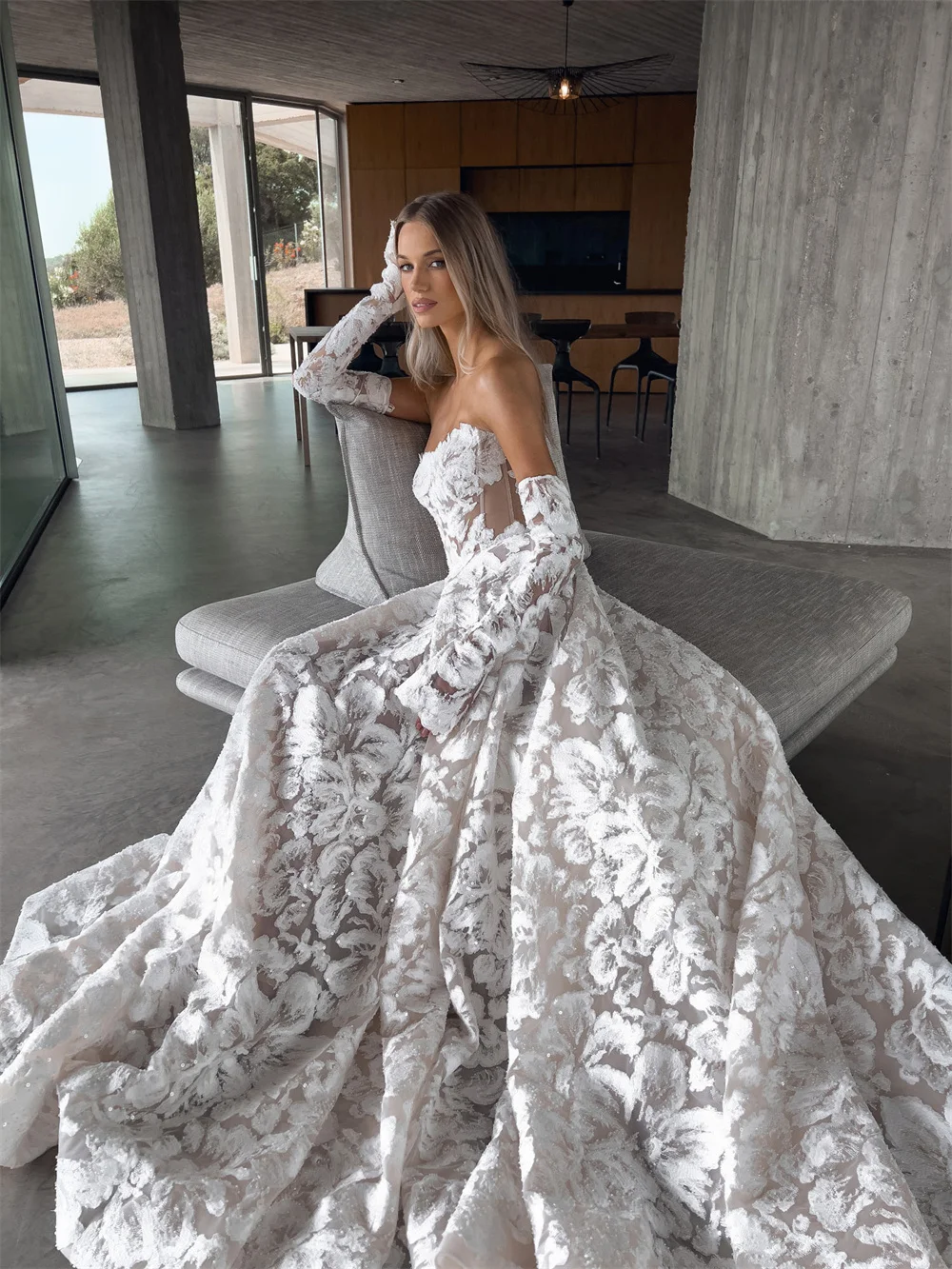 Customized Strapless Wedding Dress with Detachable Long Sleeves Exquisite Lace Bridal Gown Bling Bling New Arrival