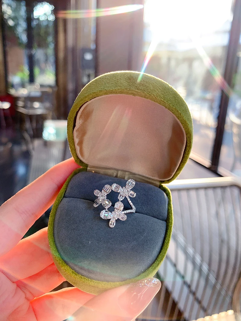 LUOWEND 100% 18K White Gold Rings Romantic Butterfly Shape 0.80carat Real Natural Diamond Ring for Women High Engagement Jewelry