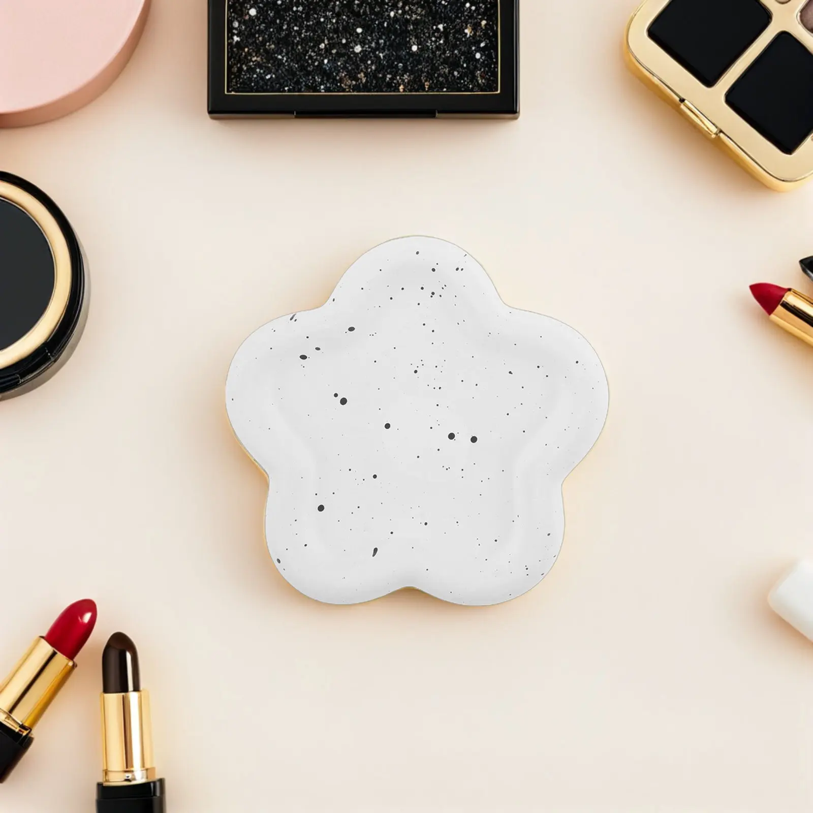 

2Pcs Heart-Shaped Nail Art Display Tray Elegant Jewelry Dish Perfume Holder Plate Trinket Organizer for Photography Props Nail