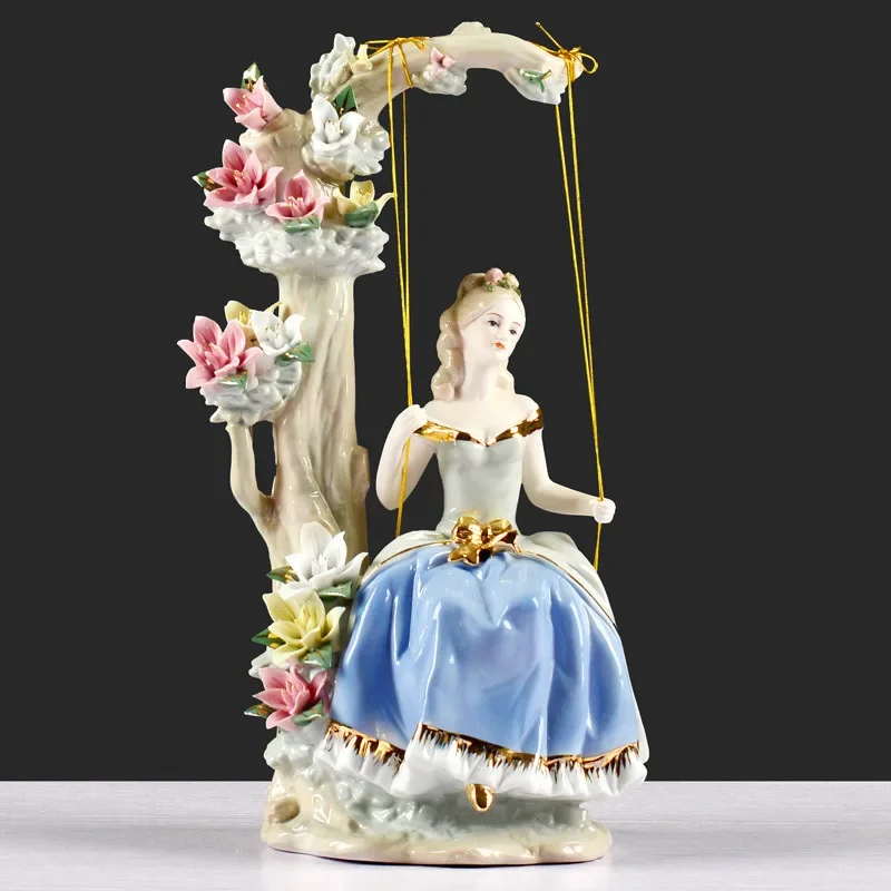European ceramic handicrafts, home decorations, court swings, Western women's living room TV cabinet ornaments