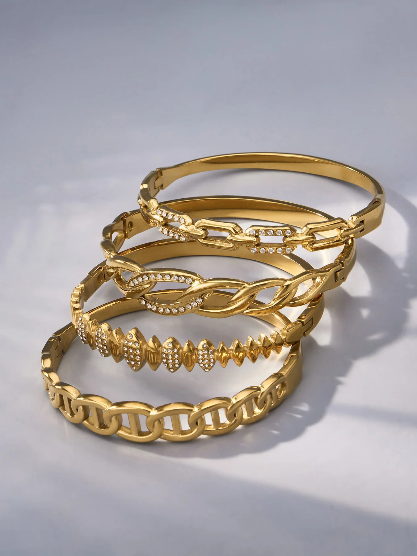 Zierliche Edelstahl-Armreifen für Frauen 18k Vergoldete Verschlungene Armreifen Armbänder Geometrisches Ästhetisches Armband – Detail 8