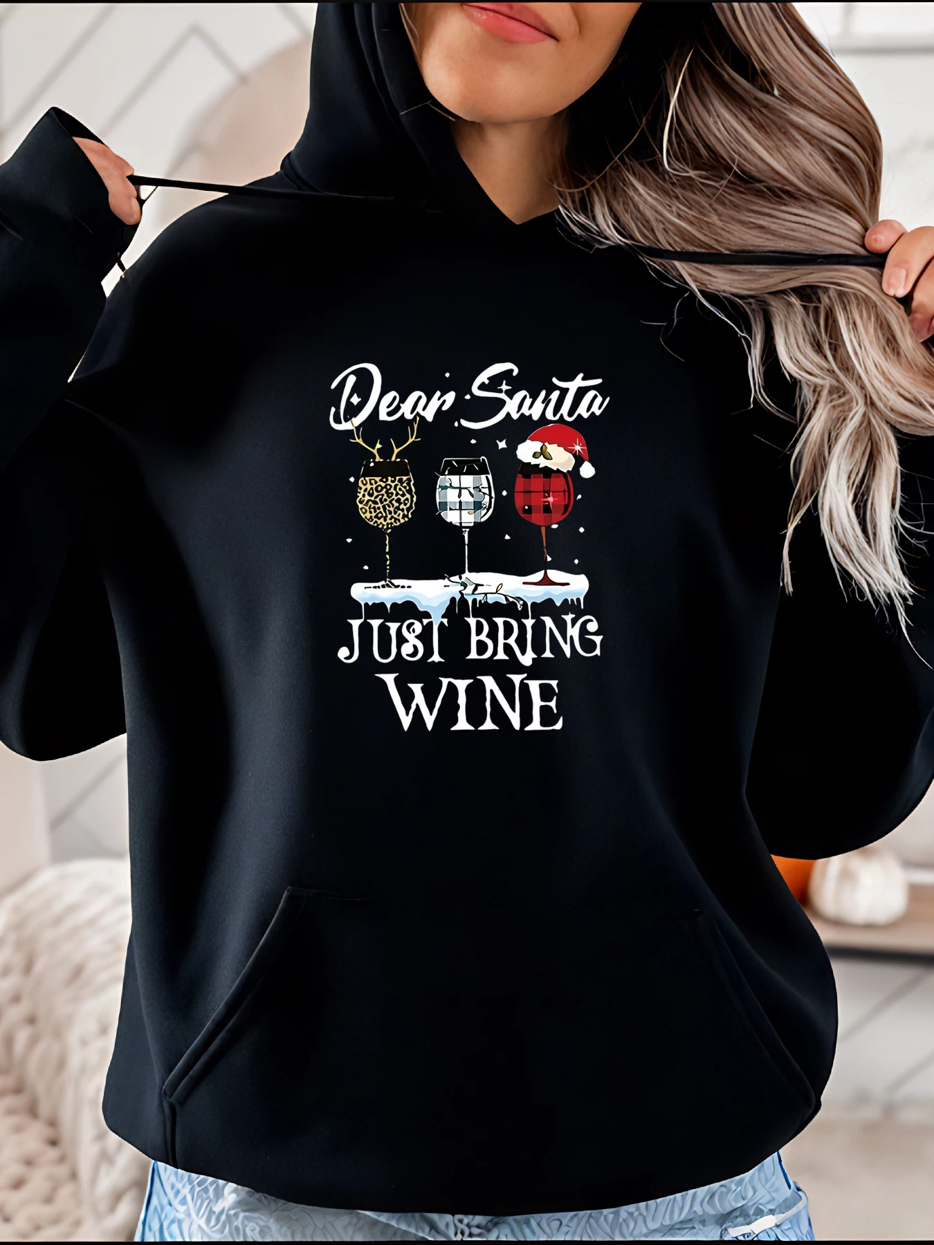 

Толстовка с принтом бокала для вина в рождественском стиле с оленями и шляпой Санты для женщин, праздничная праздничная одежда