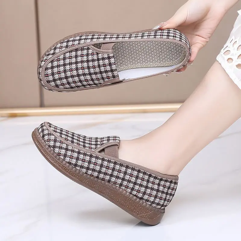 

Beijing Ladies Flat Slip-On Shoes Comfortable Anti-Slip Casual Style Soft Bottom Breathable Rubber Sole Luxury Hair