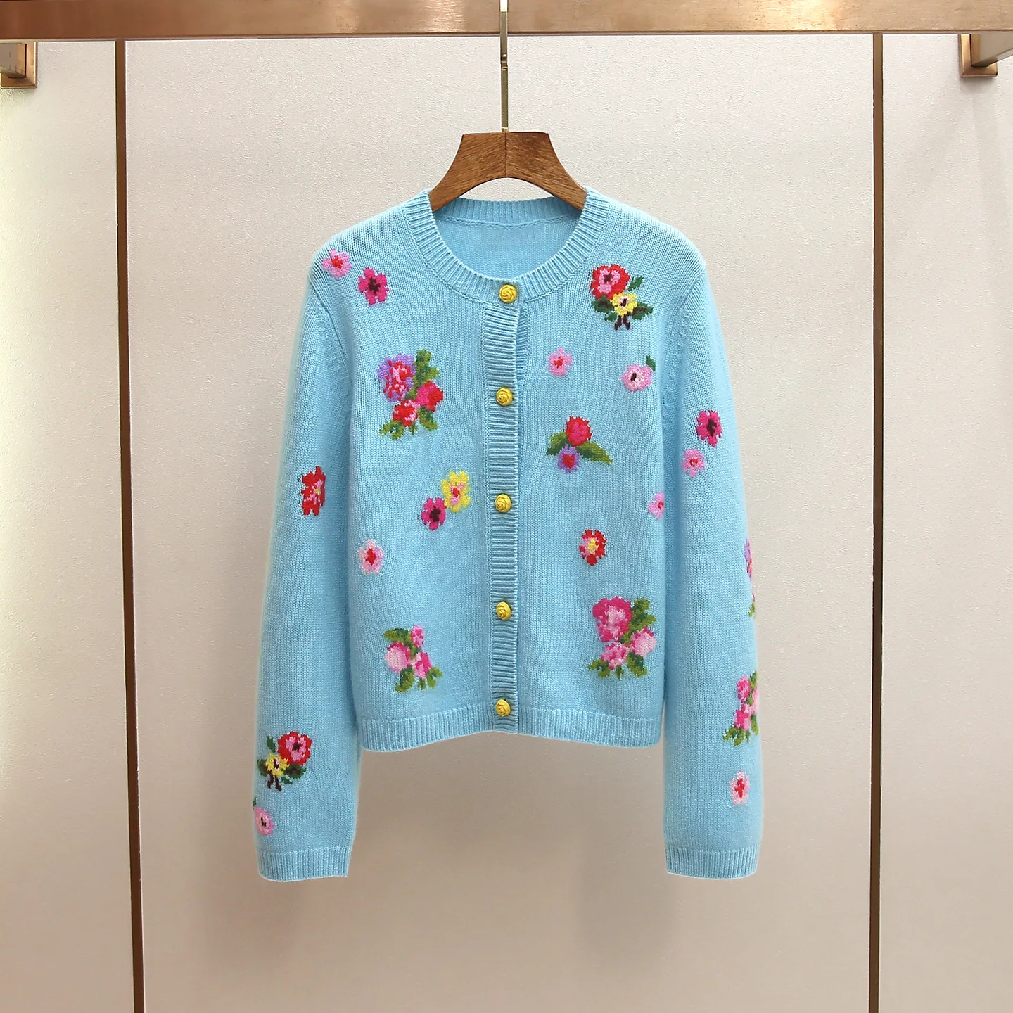 

Женский зимний свитер MaSande класса люкс: модный ретро-дизайн с цветочным узором, круглым вырезом, одной пуговицей, из мягкого полиэстера, вязаный