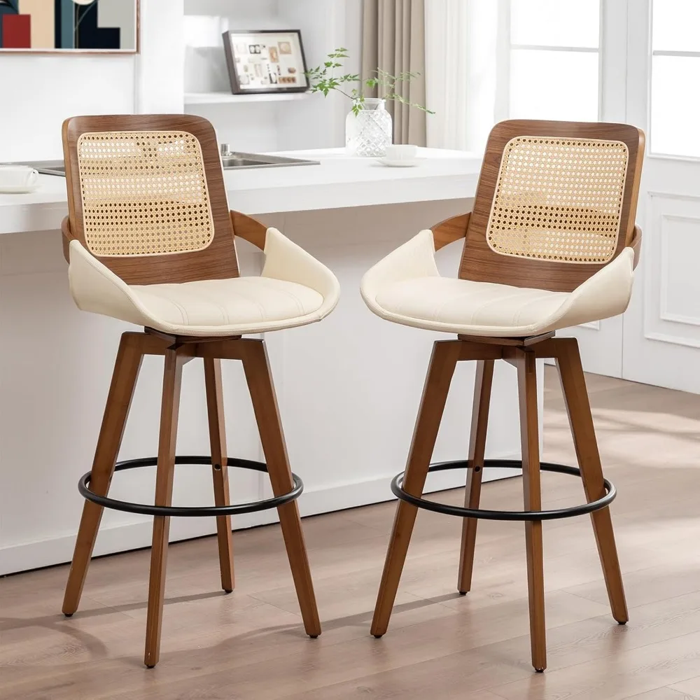 26,4" drehbare Thekenhocker, 2er-Set – Rattan-Rückenlehne, Sitz aus Kunstleder und Walnuss-Finish ​