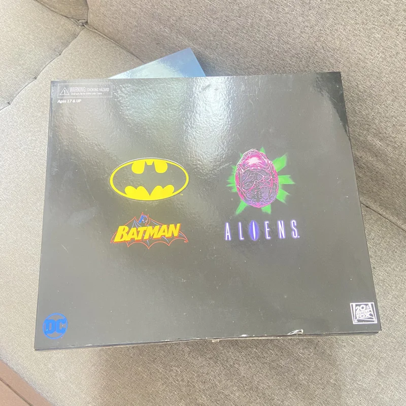 

Neca Alien VS Batman Брюс Уэйн Супермен Фигурка Супермена Чужой Ксеноморф Фигурки Коллекционная модель игрушки Подарки 2 шт./компл.