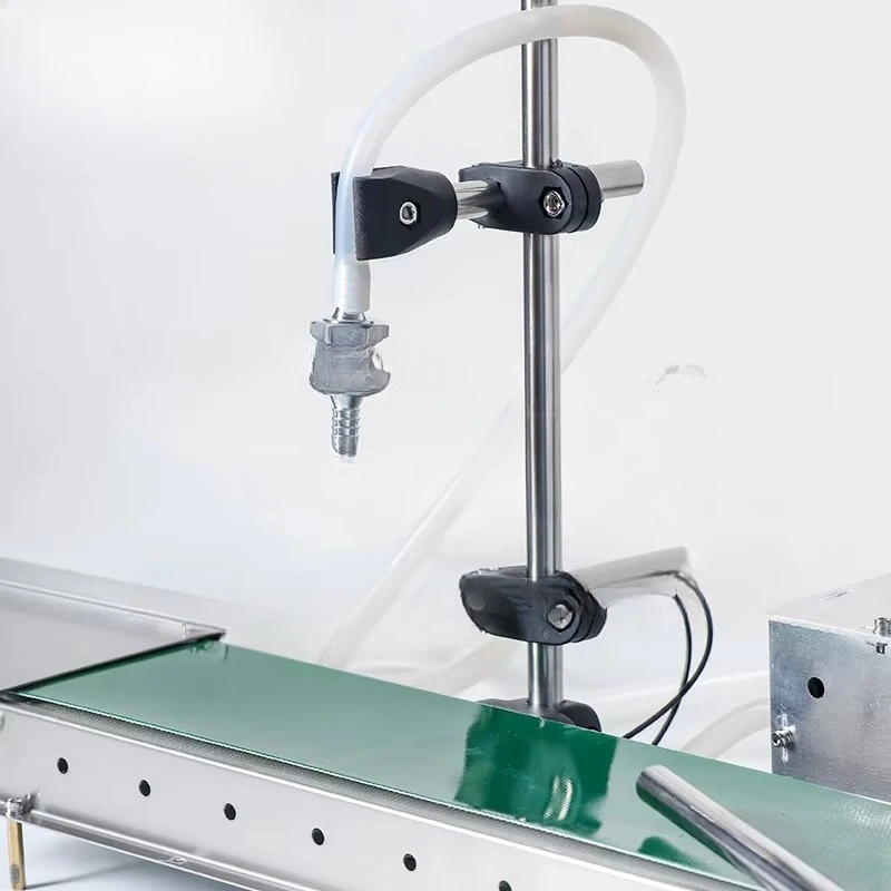 Small digital plastic bottle soft drink juice perfume essential oil liquid filling machine with conveyor