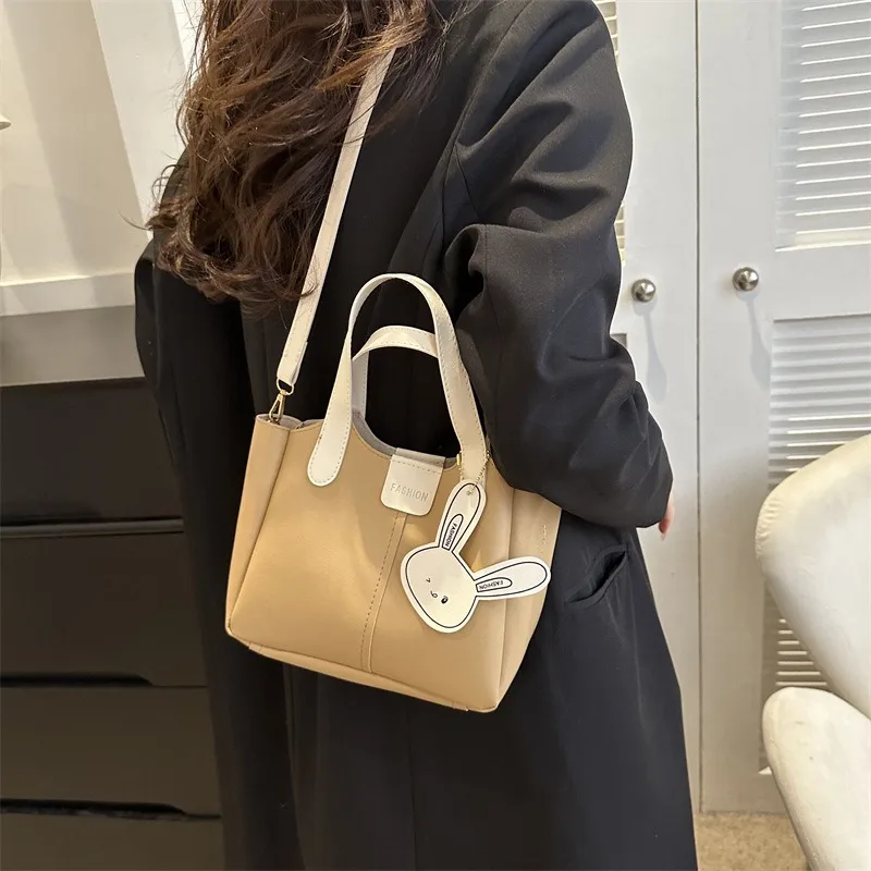 Retro Soft Leather Atmospheric Commuter Crossbody Bag Women Autumn and Winter New Handbag Popular Luxury Designer Shoulder Bag