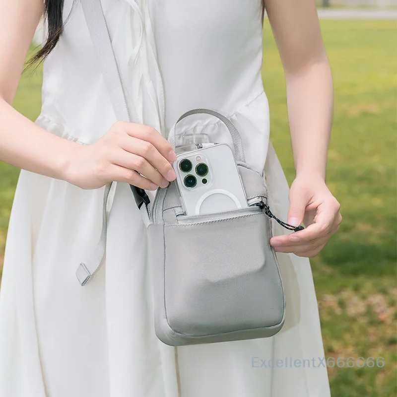 

Portable Cup Holder Bag with Thermal Insulation and Adjustable Strap