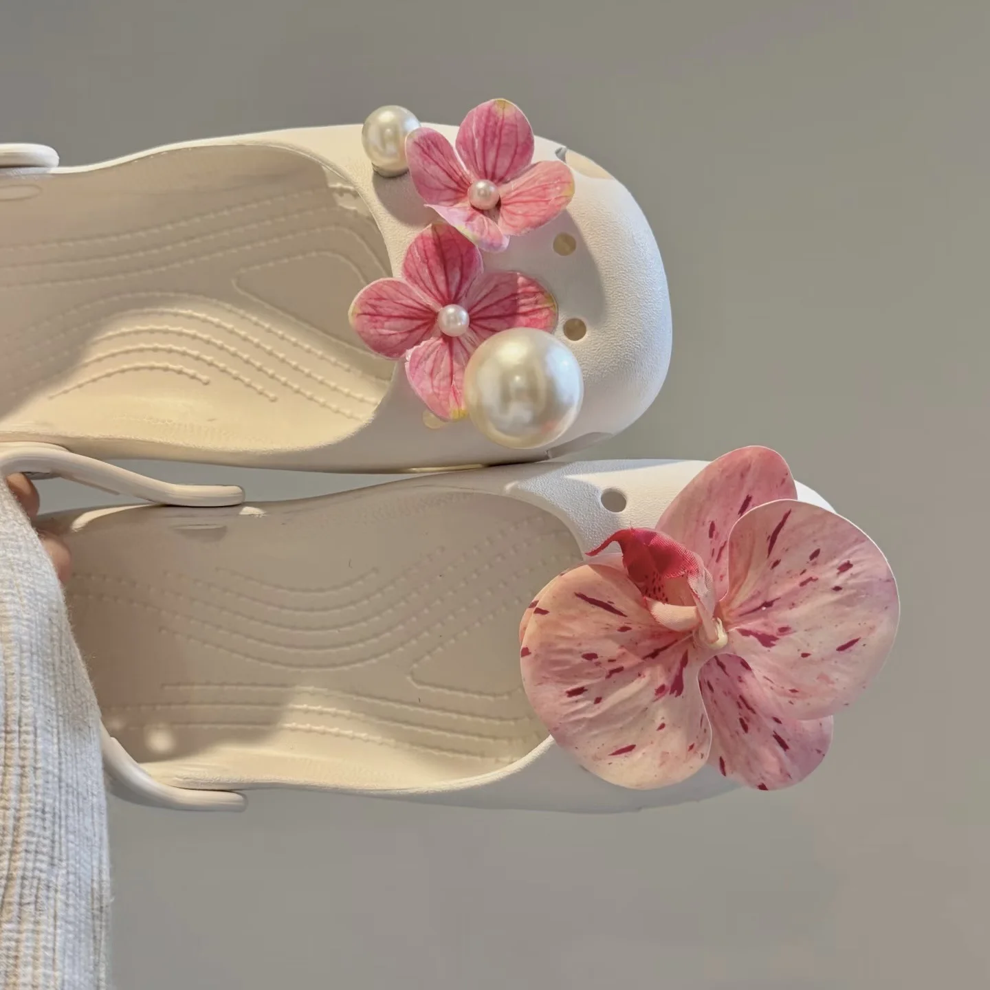 Original Schuh-Charms-Set für Damen, Retro-Ballettschuhe, Corc-Charms-Pack, Wildleder-Kamelienblumen-Schuhdekorationen, Perlen-Schuh-Accessoires – Detail 10