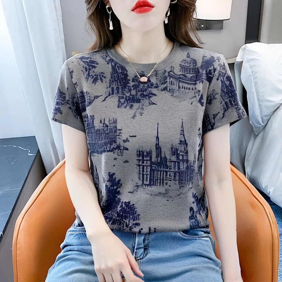 Women's Grey Ink Wash Print T-Shirt Round Neck Short Sleeve Vintage Building Sketch Casual Loose Fit Summer Top for Daily Wear