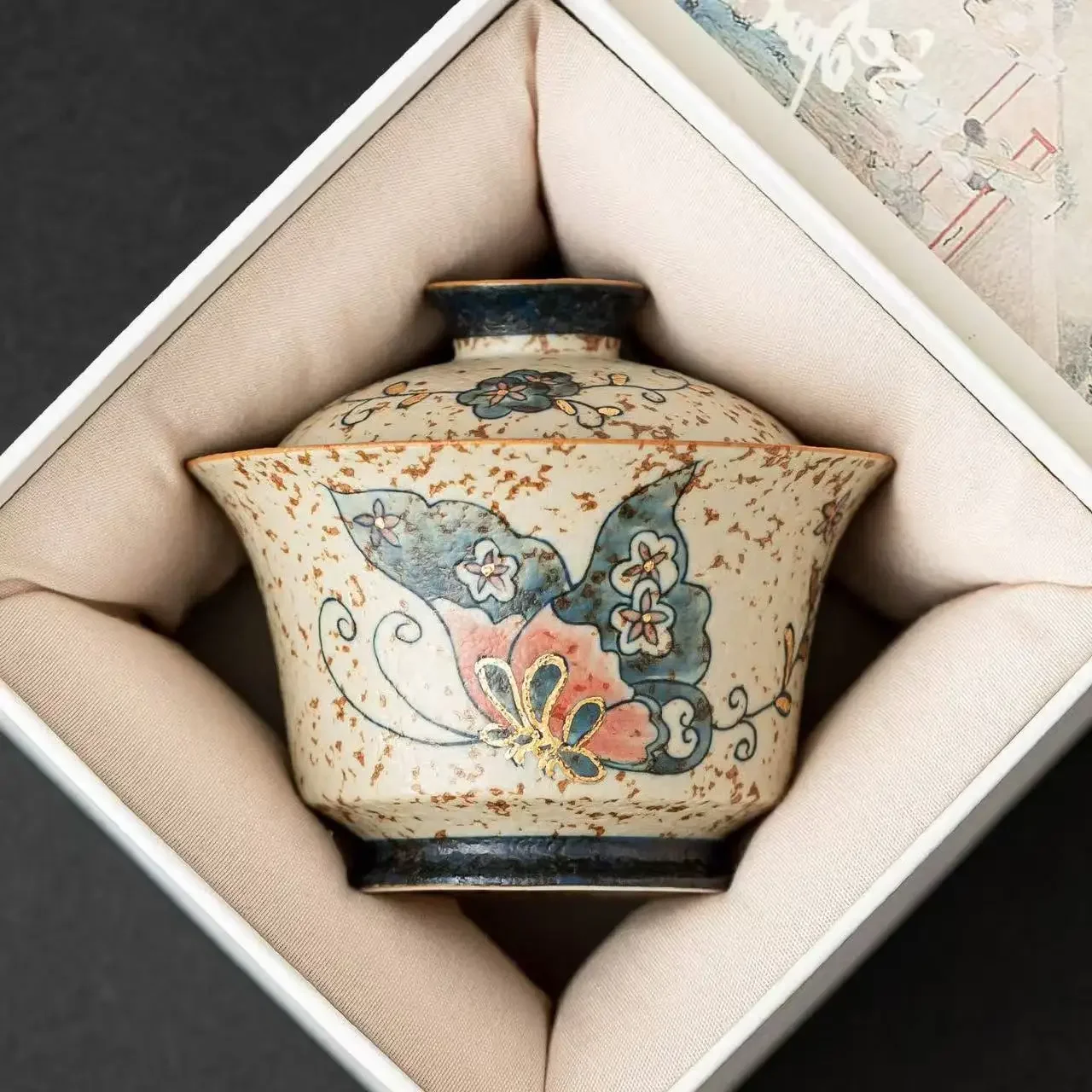 Blue and White Flint Red Gold-painted Cover Bowl Jin'an Belt Cover Tea Bowl Hand-painted Butterfly Love Flower Ceramic Tea Bowl
