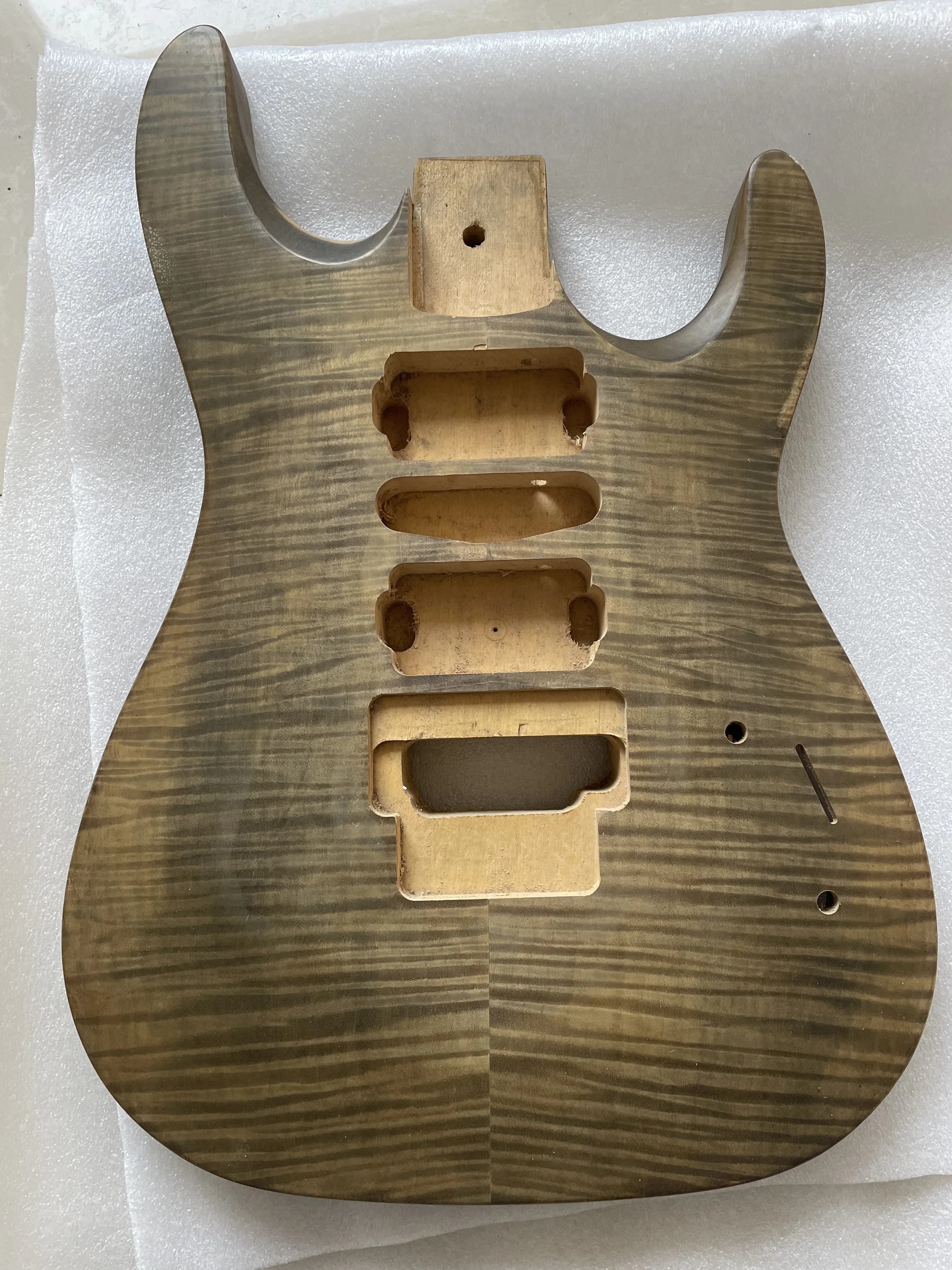 

Floyd Rose Electric Guitar Body Basswood Flame Maple Vemeer, Matte Finished Guitar Barrel, HSH