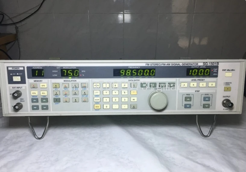 Suitable for SG-1501B Stereo High-Frequency Signal Source 100K-150M Signal Generator, 80% New