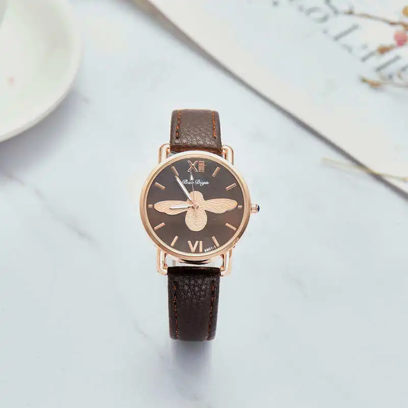 Montres vintage en cuir vert pour femmes, montres-bracelets de luxe pour dames, horloge à quartz pour femme, design simple petite abeille, mode