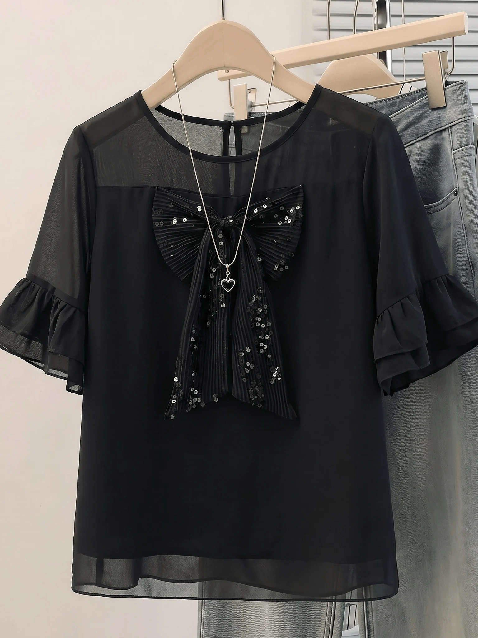 

Black Knot Shiny Sequins Flared Sleeve Chiffon Top Women's Fashionable Summer New plus Size Young Looking Blouse
