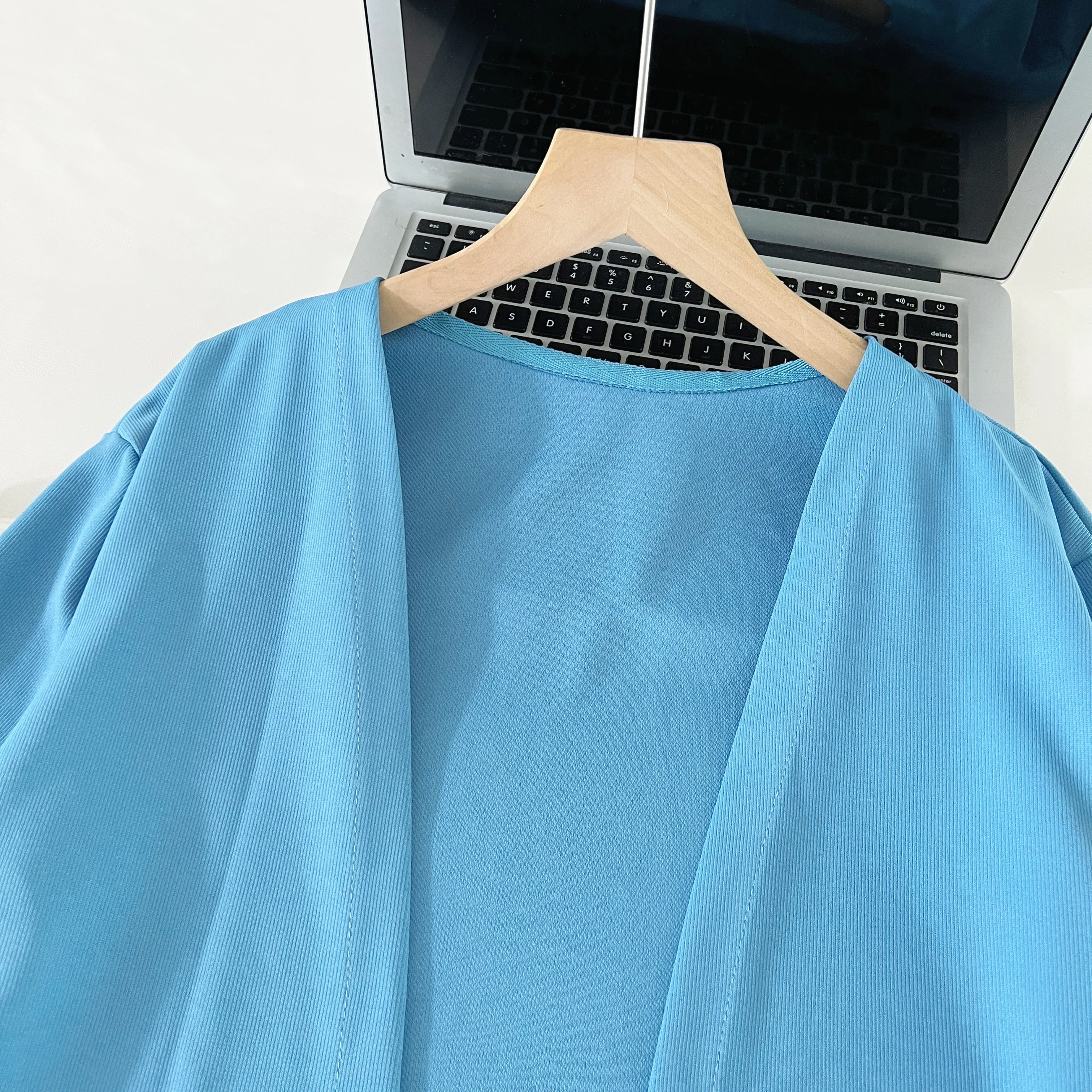 

Versatile and Simple Casual Drape Breathable Thin Men's Slim Buttonless Cardigan Jacket