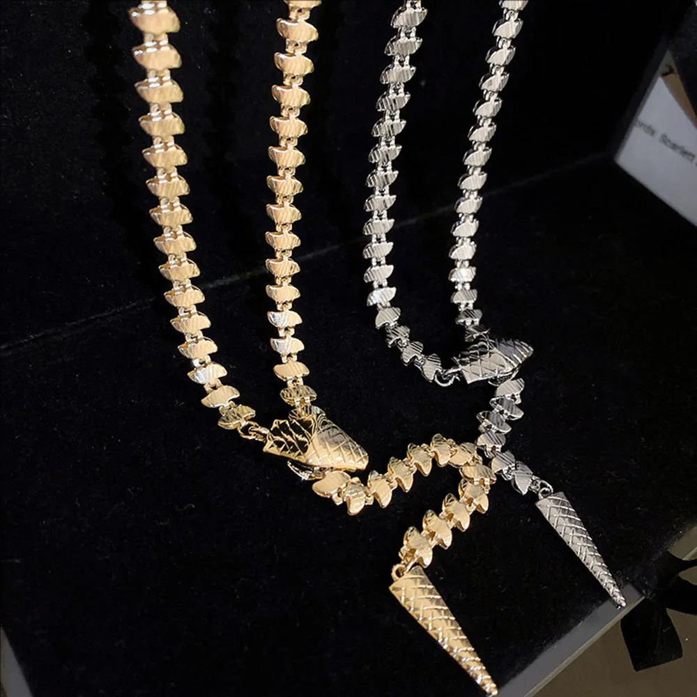 

Real Golden Electroplated Serpentine Metal Necklace Light Luxury Simple Fashionable Collarbone Chain High-end Jewelry