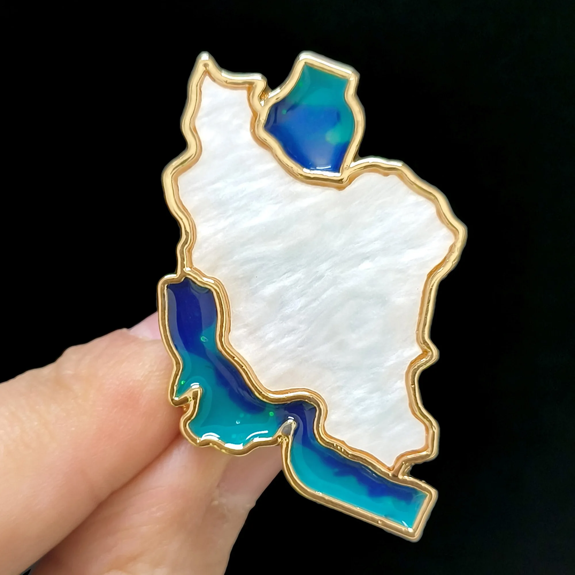 Beaut&Berry Luxury Enamel Iran Map Brooches for Women Unisex Creative Pins Casual Party Jewelry Accessories Gifts Decoration