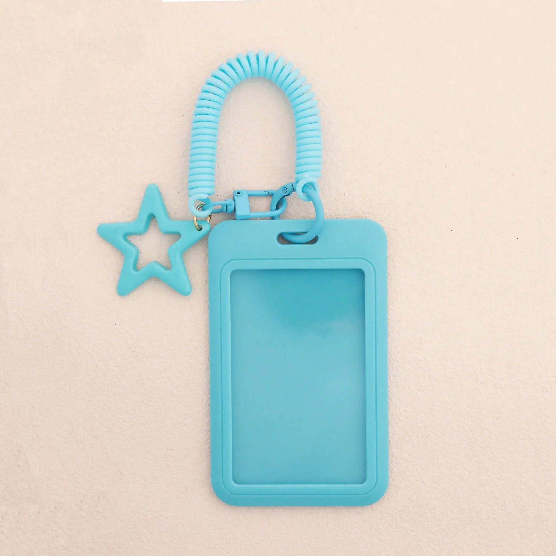 Niedlicher Schlüsselanhänger mit Handgelenkschlaufe, buntes Sternmuster, einziehbares Federband mit Ausweishalter, Accessoires, Geschenke für Frauen – Detail 6