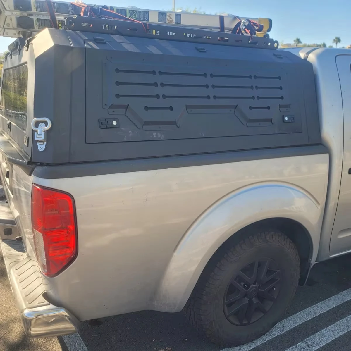 

Flying Wing 2016 Frontier 5 футов/6 футов, оптовая продажа для бездорожья, 4x4, водонепроницаемый навес из марганцевой стали, пикап, топпер, лагерь