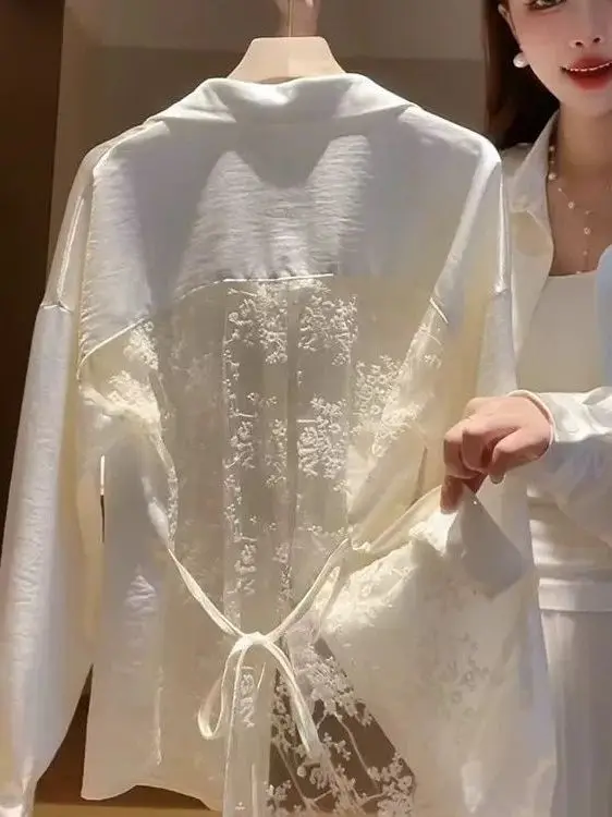 

Элегантная кружевная блузка с длинным рукавом и вырезами, легкий люкс, антивозрастной дизайн, летняя новинка 2026 года, бежевый цвет, женская