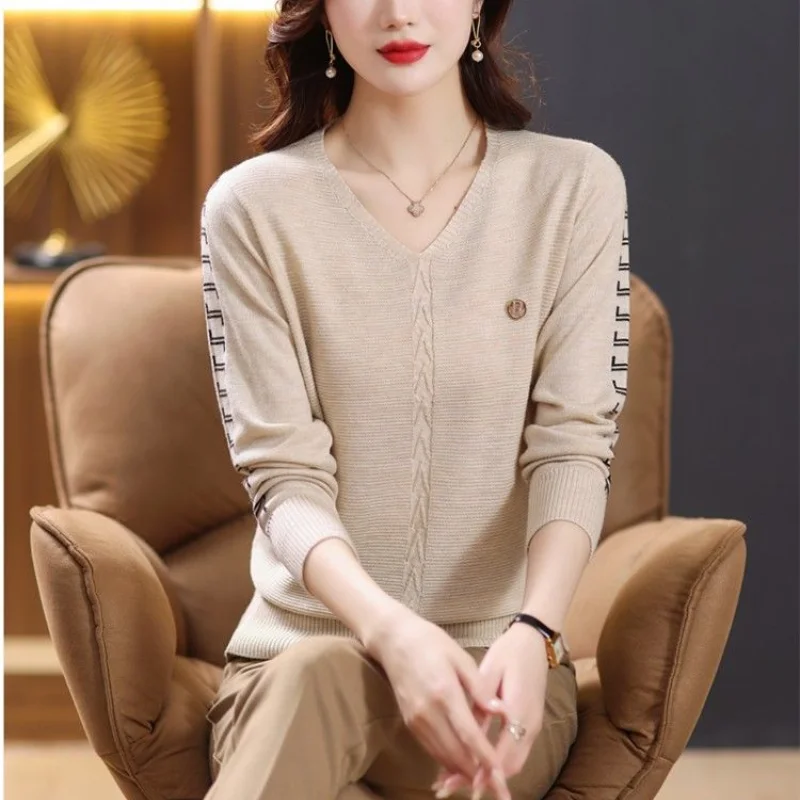 Women's Clothing Autumn and Winter New Korean Version Versatile Fashion Casual V-neck Long Sleeve Solid Color Commuter Pullover