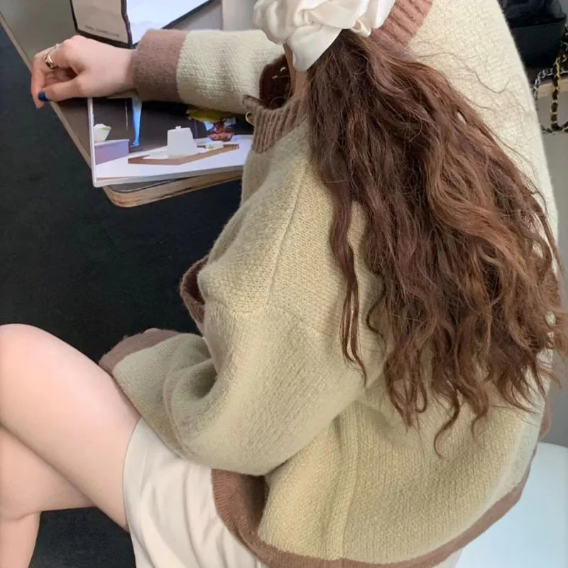 Modieuze en mooie Koreaanse zachte korte damesblouse, herfst- en wintertemperament, matchend gebreid vest voor woon-werkverkeer