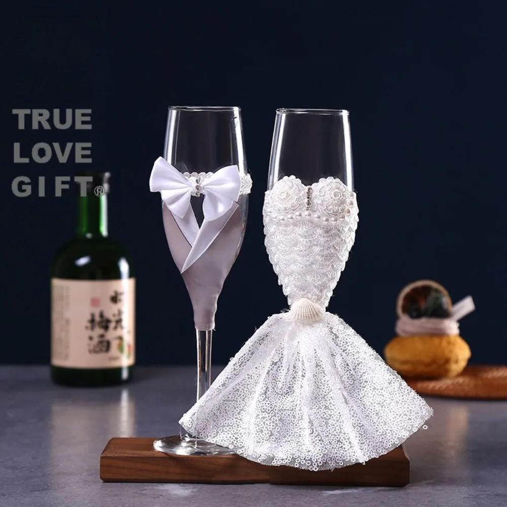 

Boxed Wedding Romantic Wedding Champagne Love Set Pair of Glasses for Valentine's Day, Anniversary, Birthday, Bride and Groom