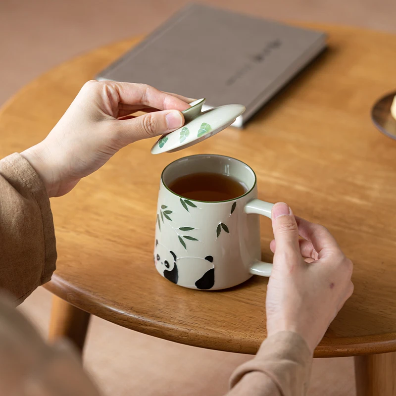 Chinese Style Ceramic Hand drawn panda pattern Tea Mug Home Personal Office Creative With Cover Milk Water Coffee Cup 400ml, 1Pc