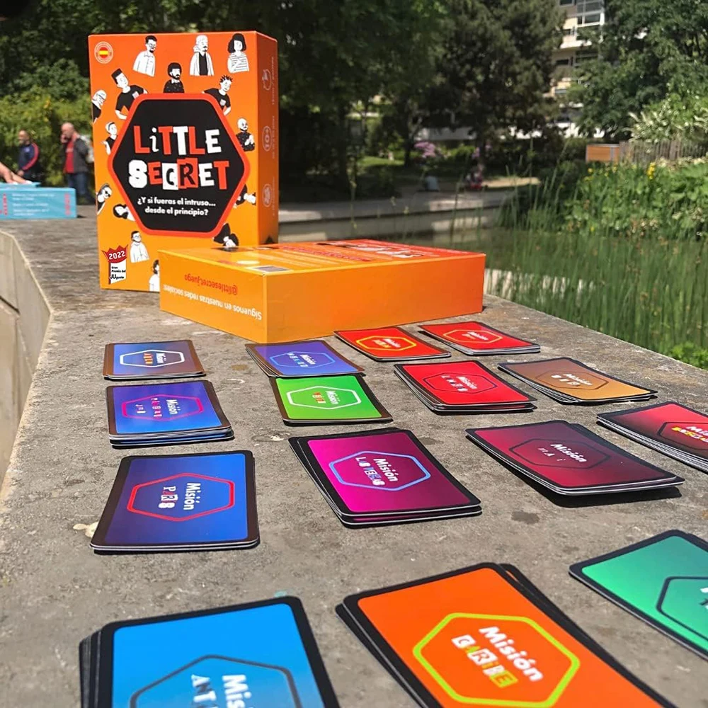 Juego de Mesa El Pequeño Secreto Juego de Cartas Español para Fiestas Familiares y Amigos Juego de Estrategia Deduction Social p