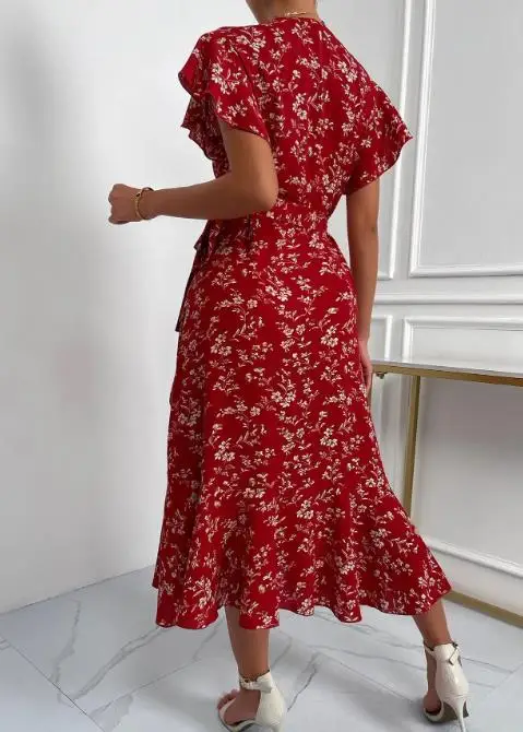 เดรสยาวลายดอกไม้สำหรับผู้หญิง ดีไซน์เก๋ ทันสมัย สไตล์ลำลอง เซ็กซี่ โชว์ช่วงเอว  คอลเลคชั่นใหม่ ปี 2026 เหมาะสำหรับวันหยุด