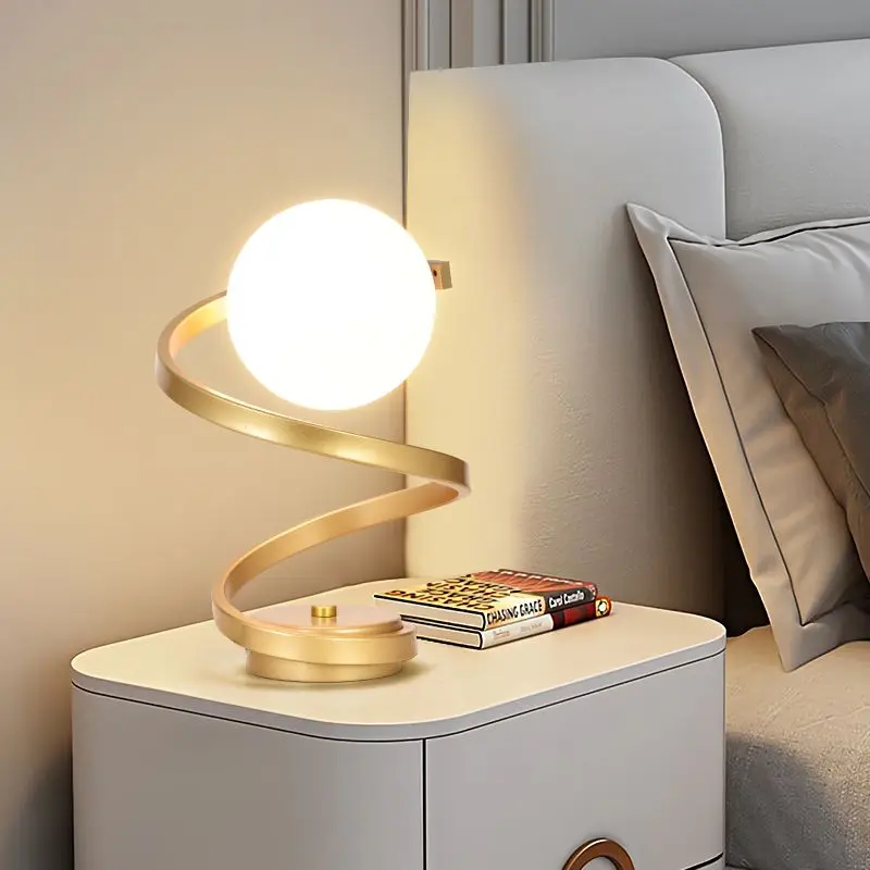 

Table lamp night dormitory eye protection desk lamp modern simple bedroom bedside table lamp creative warm atmosphere