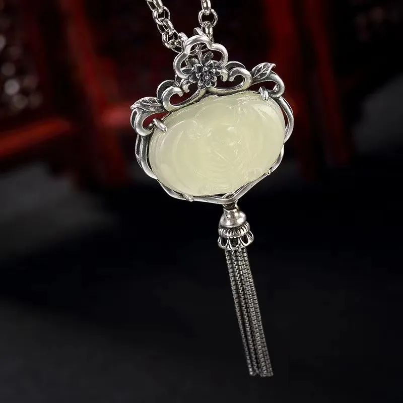 

S925 Silver Inlaid Hetian Jade Pendant Female Retro Thai Silver Exquisite Pendant Sweater Pendant (Excluding Silver Necklace)