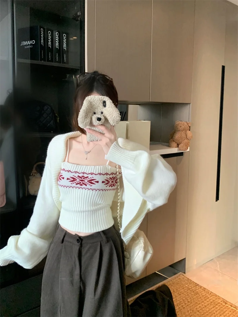 

Модный весенний комплект 2026: укороченный кардиган Fair Isle и вязаный топ с V-образным вырезом для женщин