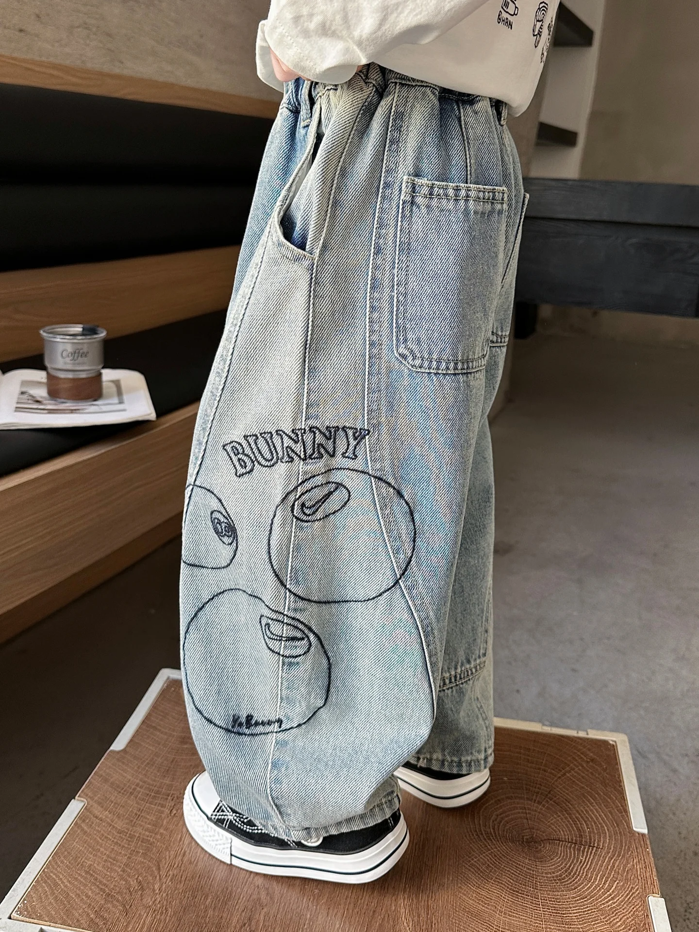 クールでトレンディな男の子春ファッショナブルなハイウエストワイドレッグジーンズナイフエッジパンツ子供服ベビー服韓国スタイル