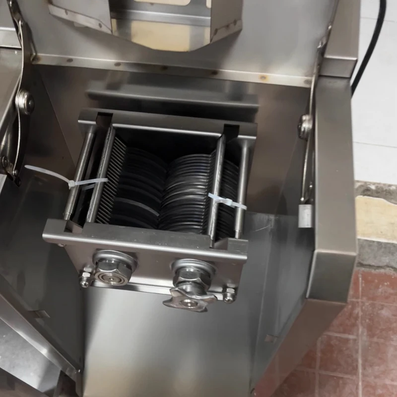 

304 Stainless Steel Meat Slicer Three-Dimensional Cooked Chicken And Beef Shredder Kitchen Tool for Home Use