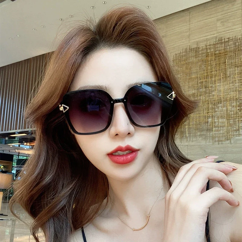 

New sunglasses big frame fashion exquisite women show thin sunglasses cover Korean version without box ins Tiktok