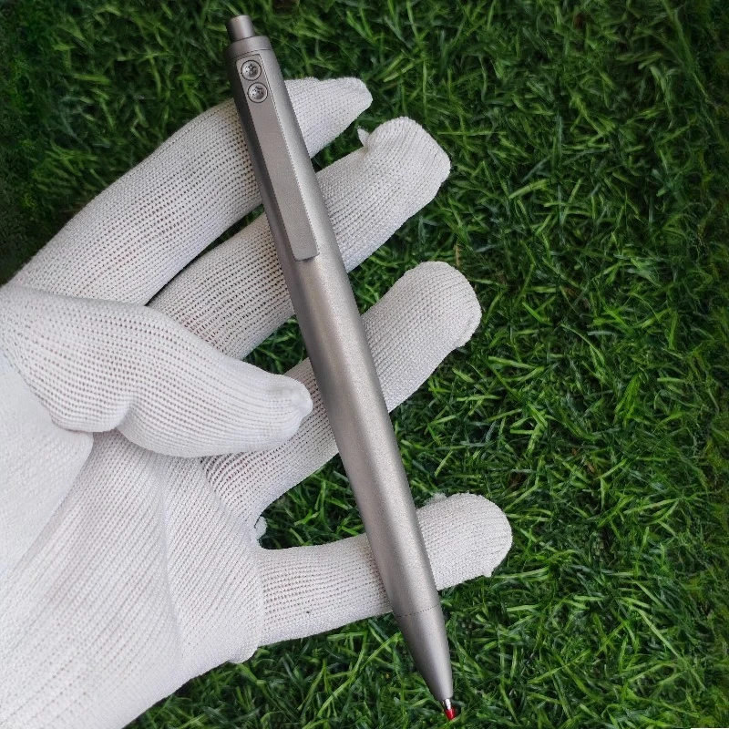Nova caneta esferográfica com desconto escritório feito de metal liga de titânio prensado caneta esferográfica preta 0.5mm recarga pk layy 2000 aparência